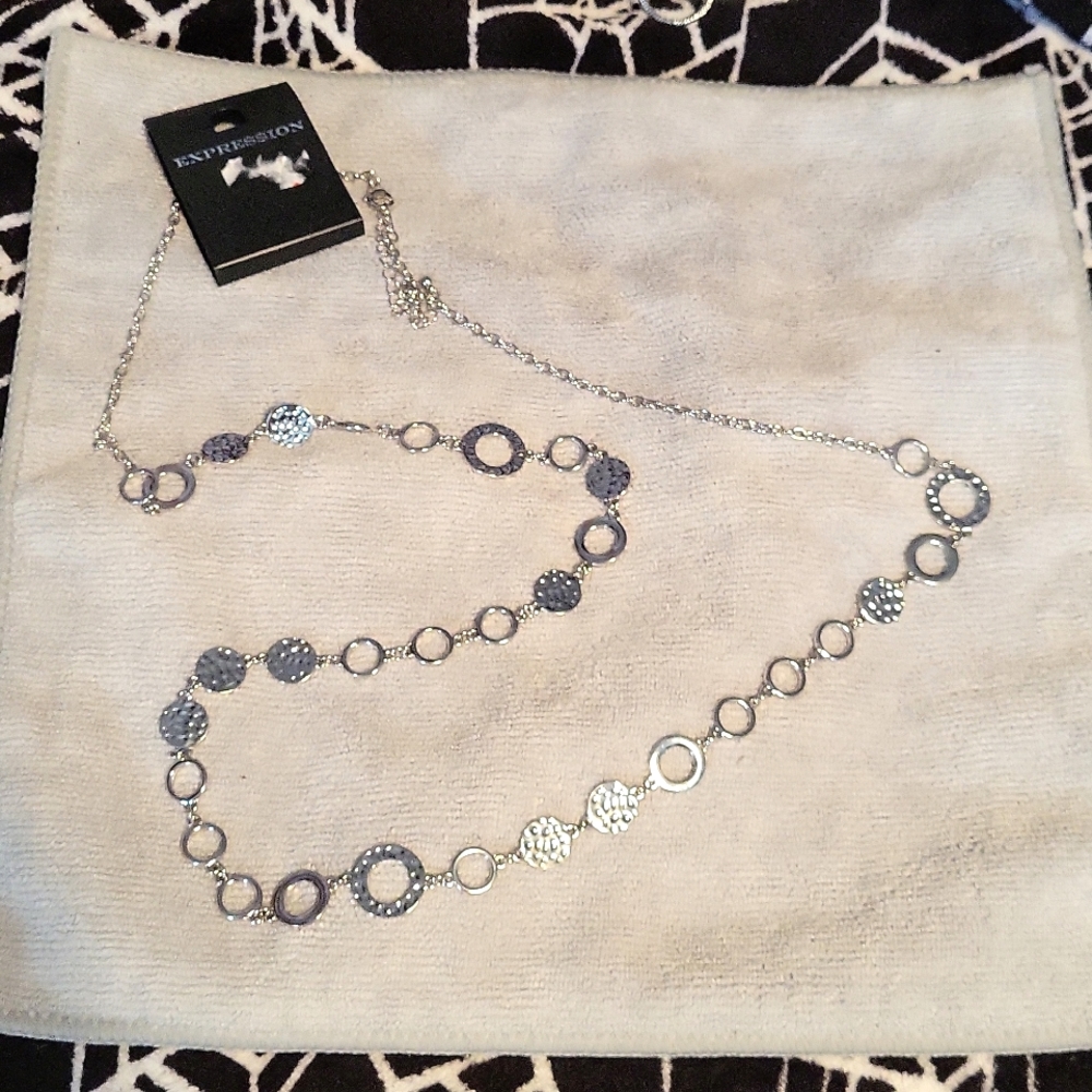 ⚡3/$15⚡ *NEW* EXPRESSION Silver Circle Design Necklace